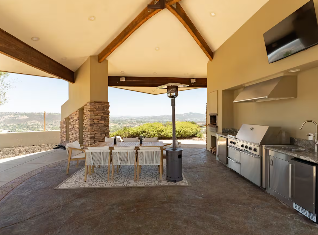 Outdoor Kitchen & Grill Pavilion